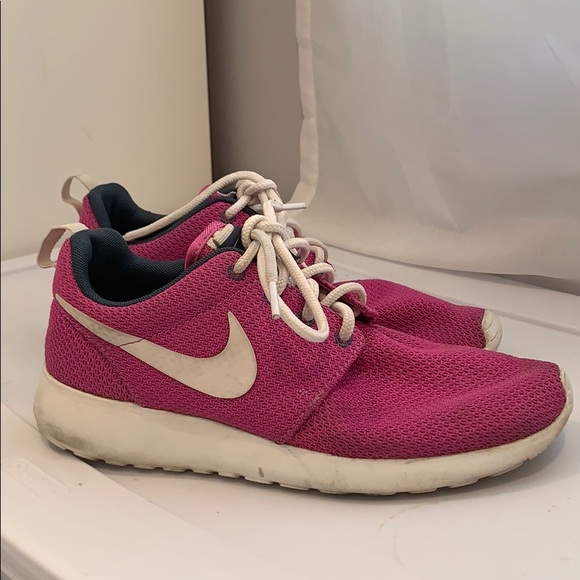 Women’s Nike Roshe Run sneakers - Picture 3 of 4